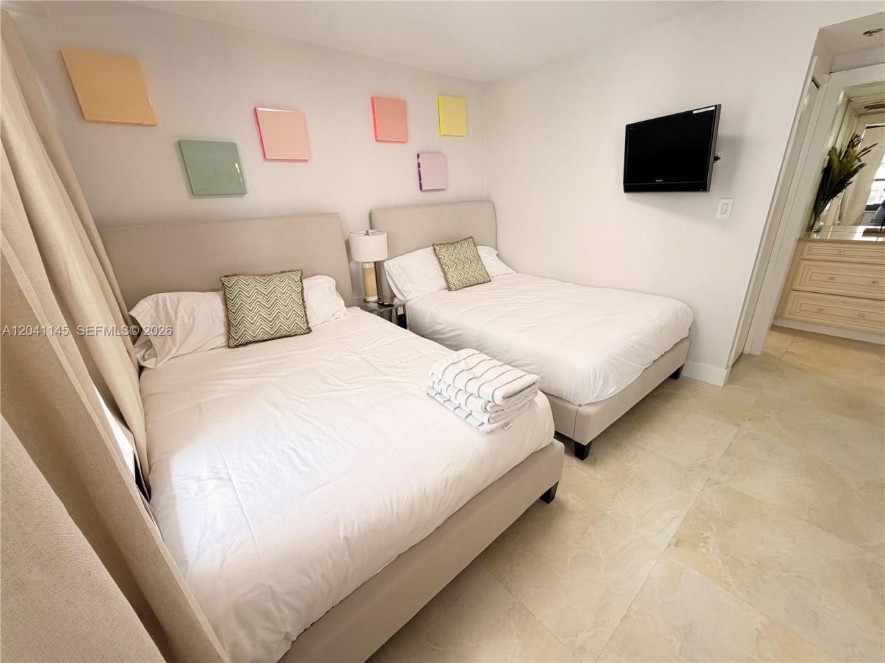5225 Collins Ave , Unit 914, Miami Beach, FL 33140 Photo