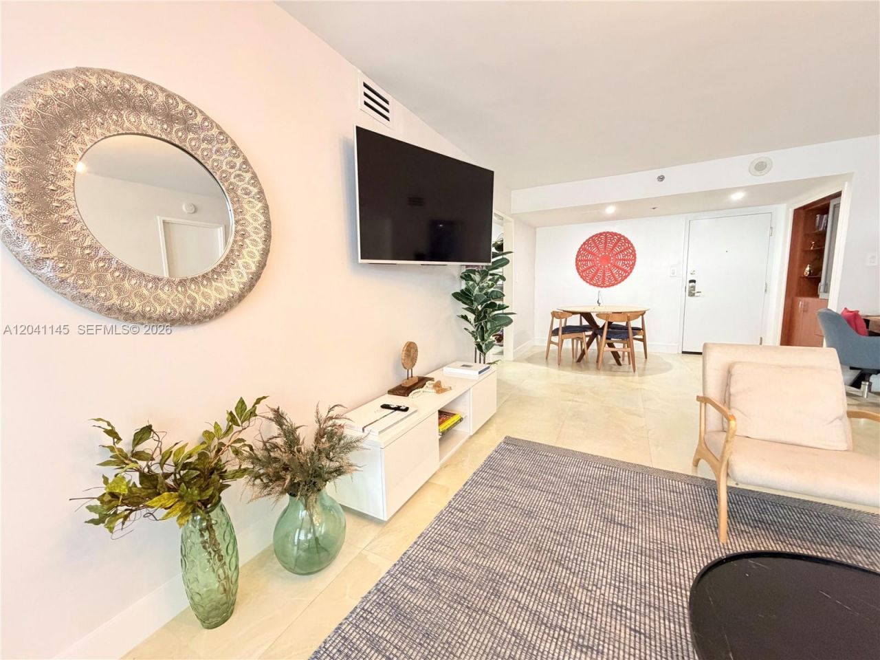 5225 Collins Ave , Unit 914, Miami Beach, FL 33140 Photo