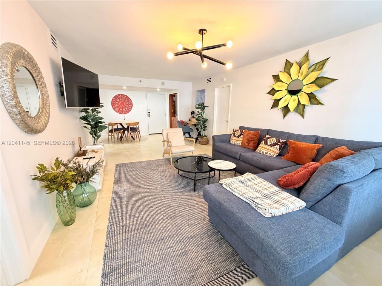 5225 Collins Ave , Unit 914, Miami Beach, FL 33140 Photo