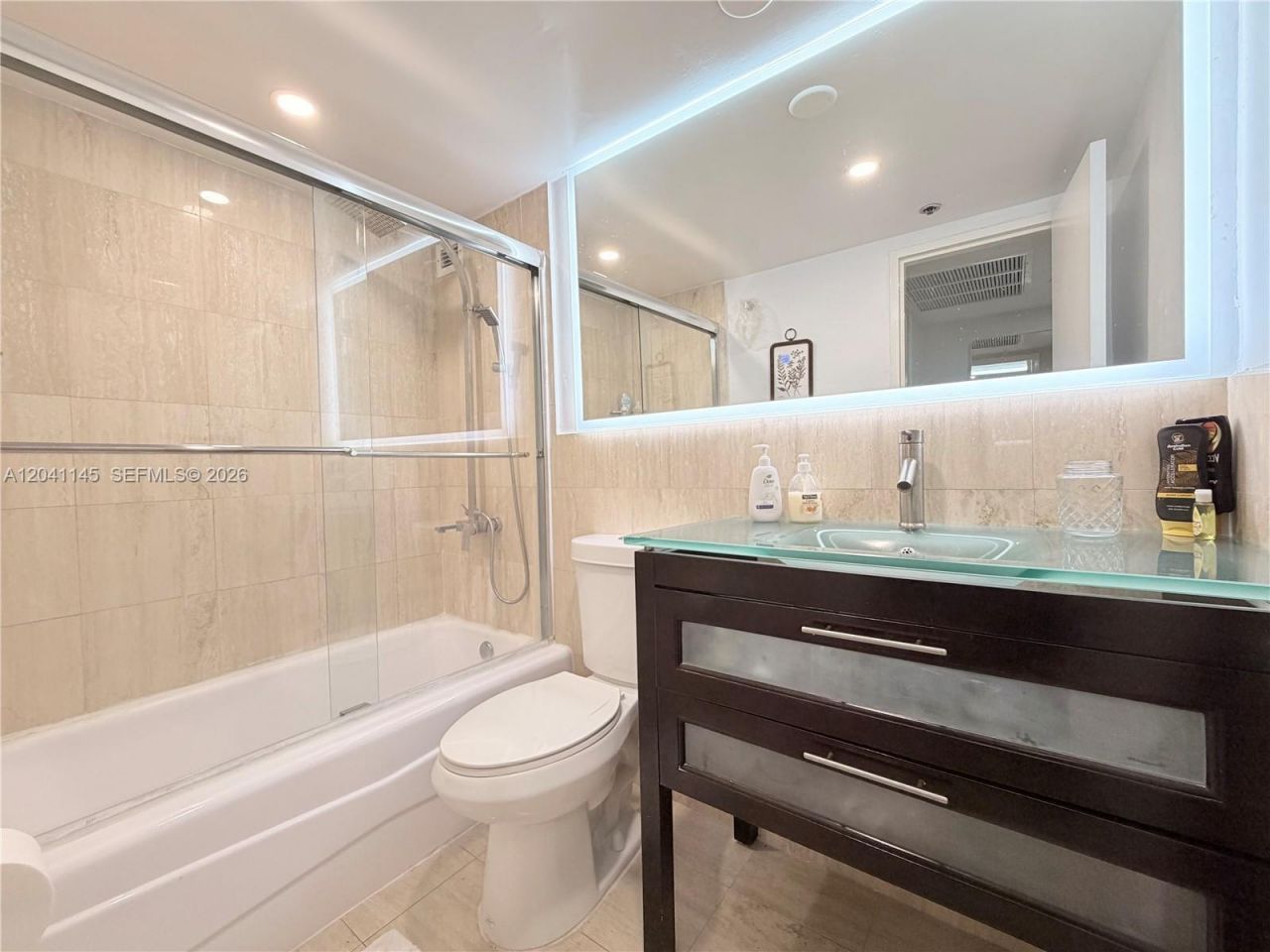 5225 Collins Ave , Unit 914, Miami Beach, FL 33140 Photo