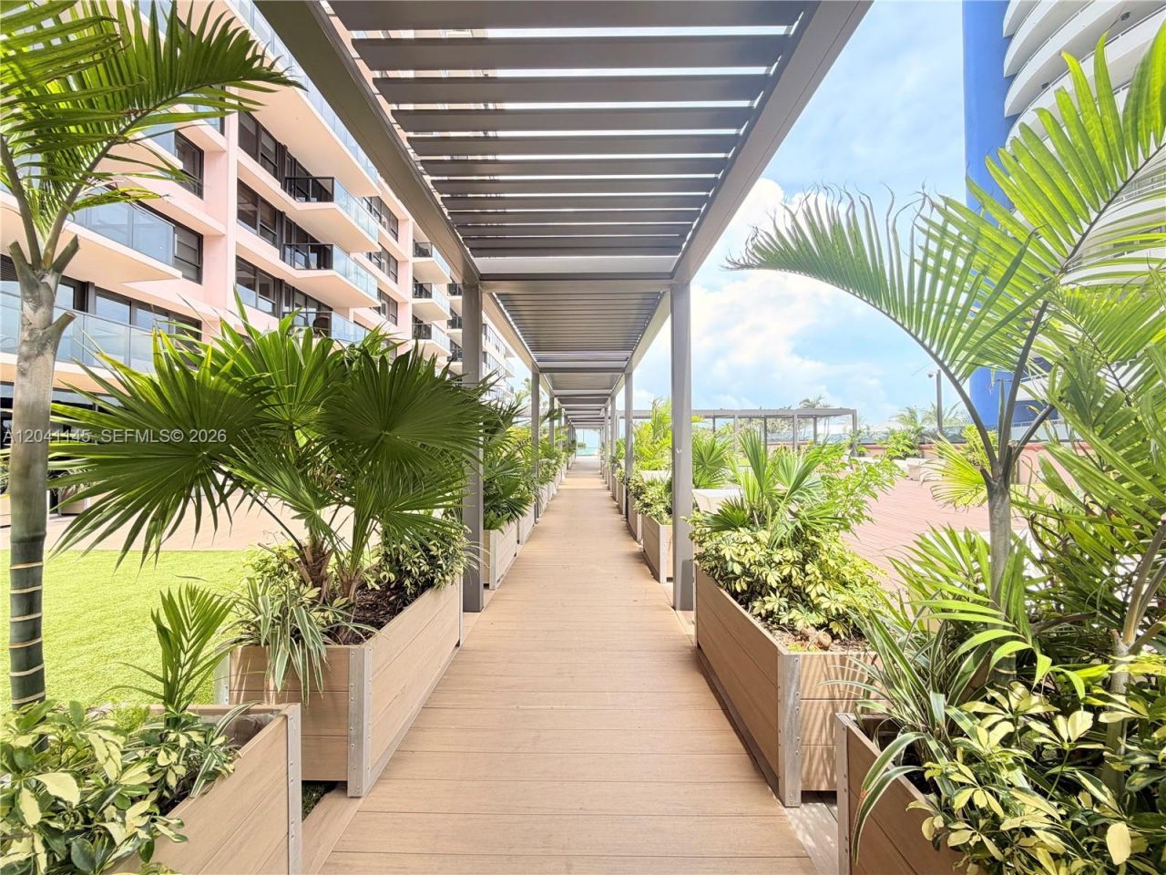 5225 Collins Ave , Unit 914, Miami Beach, FL 33140 Photo