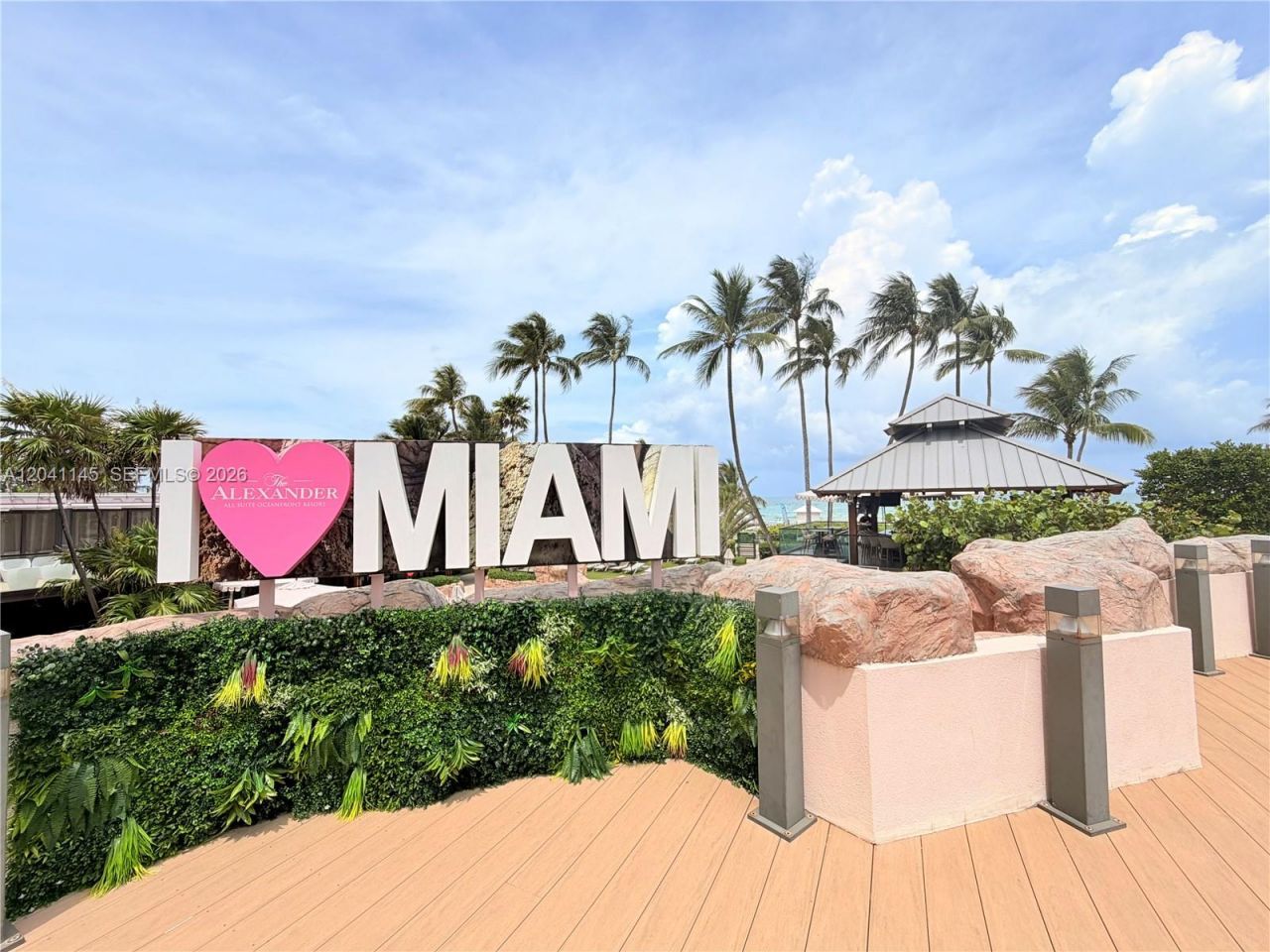 5225 Collins Ave , Unit 914, Miami Beach, FL 33140 Photo