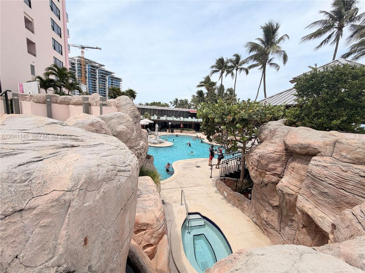 5225 Collins Ave , Unit 914, Miami Beach, FL 33140 Photo
