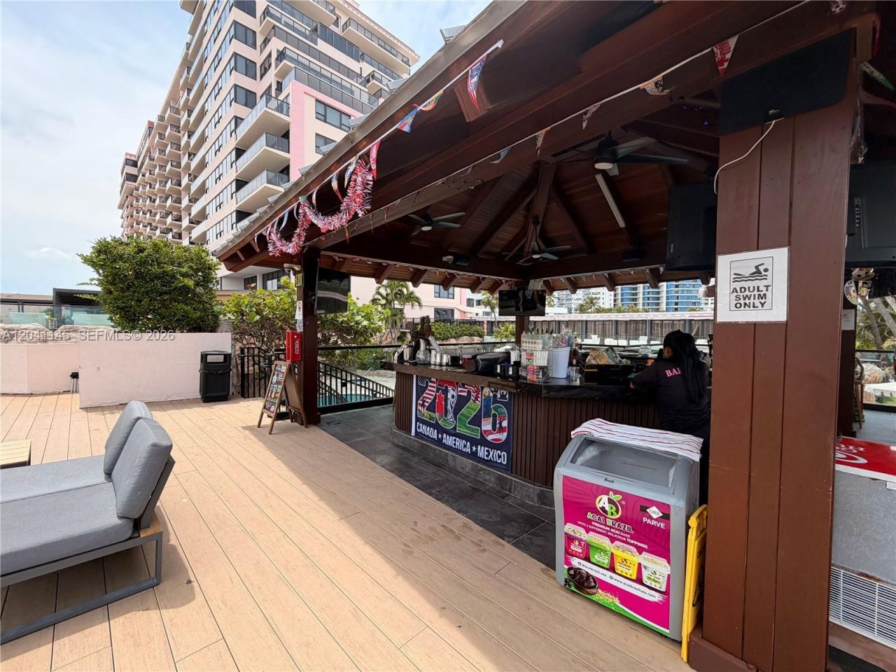5225 Collins Ave , Unit 914, Miami Beach, FL 33140 Photo