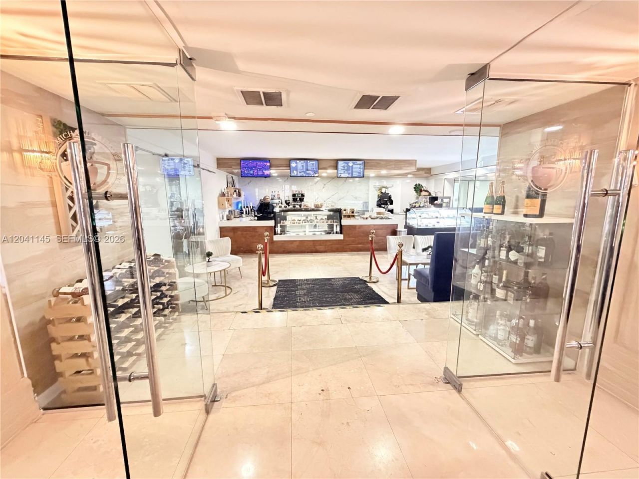 5225 Collins Ave , Unit 914, Miami Beach, FL 33140 Photo