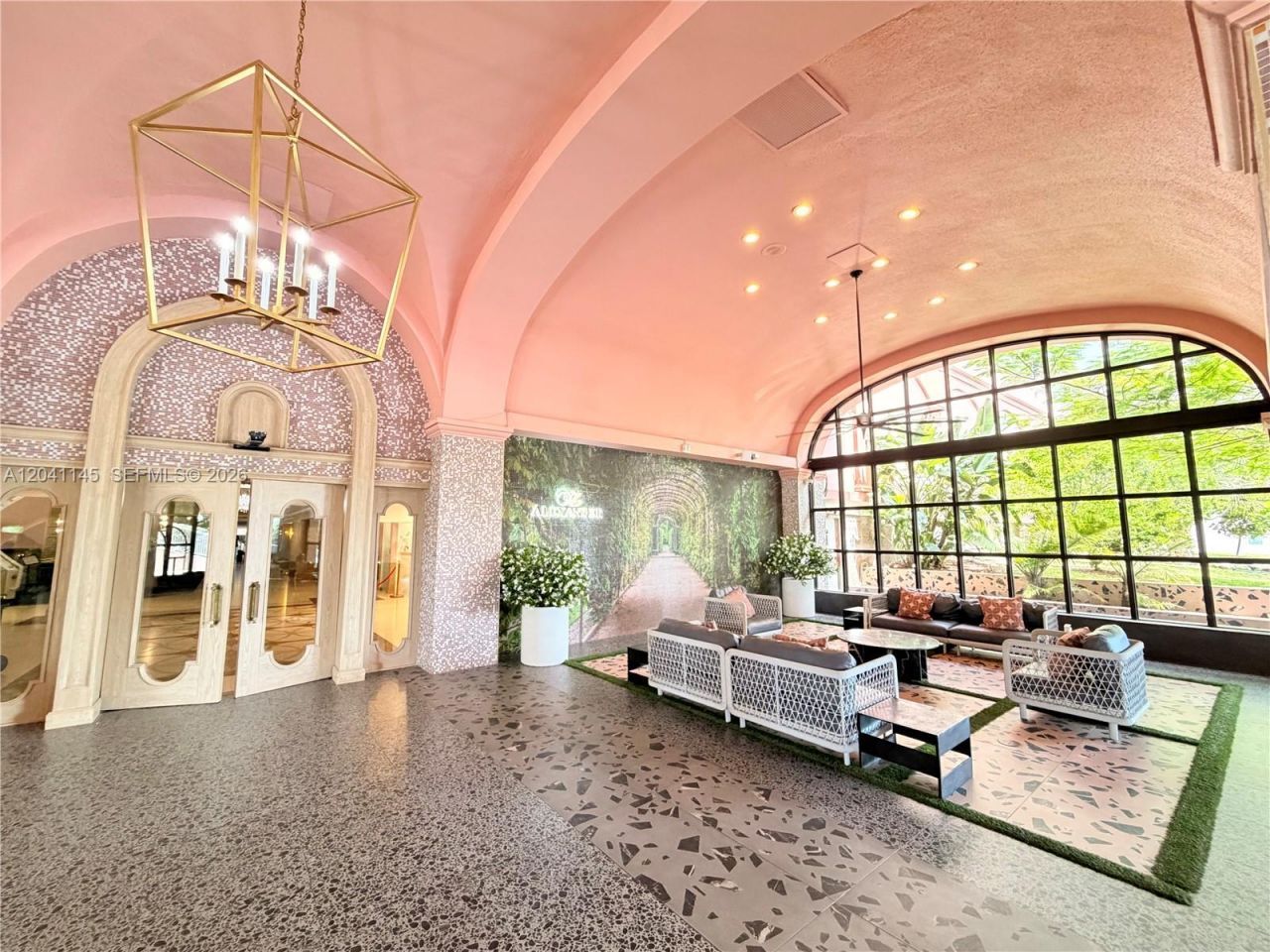 5225 Collins Ave , Unit 914, Miami Beach, FL 33140 Photo