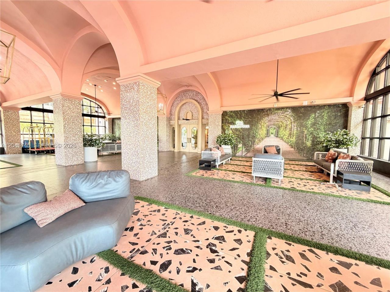 5225 Collins Ave , Unit 914, Miami Beach, FL 33140 Photo