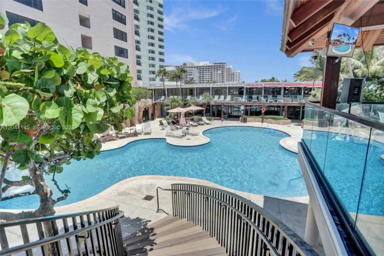 5225 Collins Ave , Unit 914, Miami Beach, FL 33140 Photo