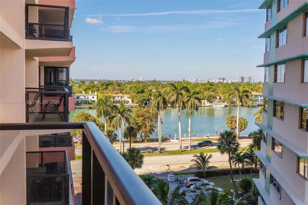 5225 Collins Ave , Unit 914, Miami Beach, FL 33140 Photo