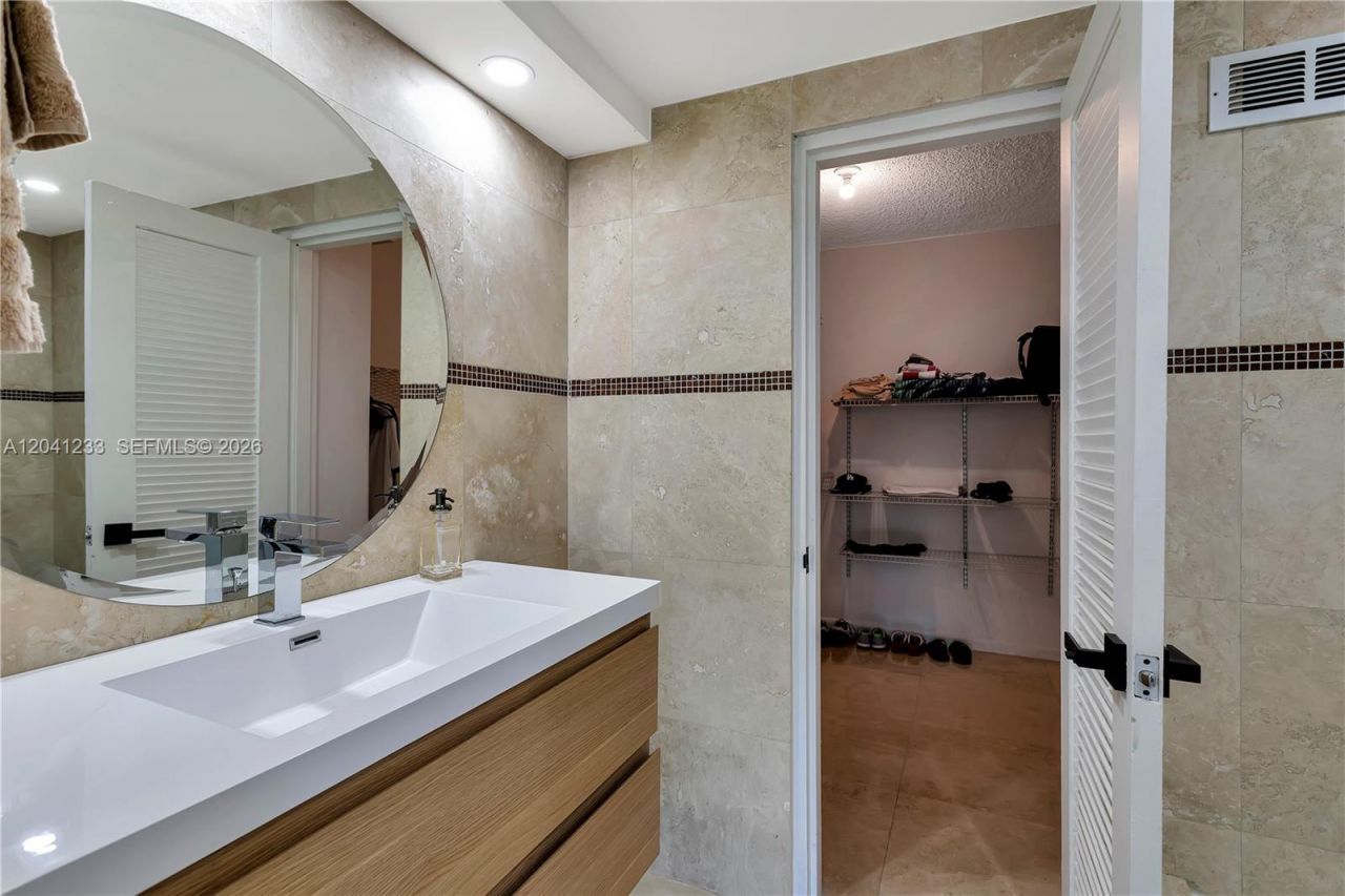 800 West Ave, Unit 635, Miami Beach, FL 33139 Photo
