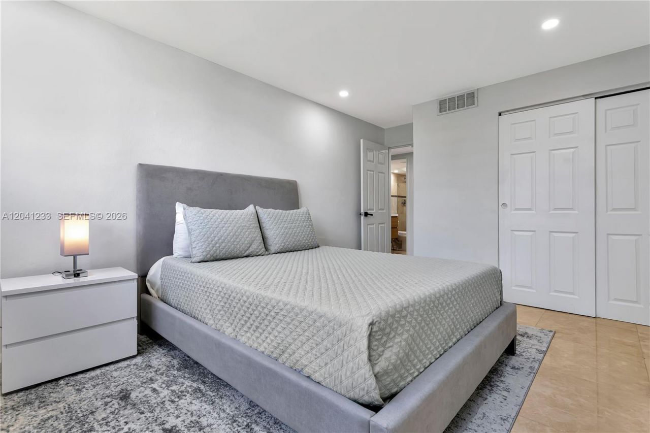 800 West Ave, Unit 635, Miami Beach, FL 33139 Photo