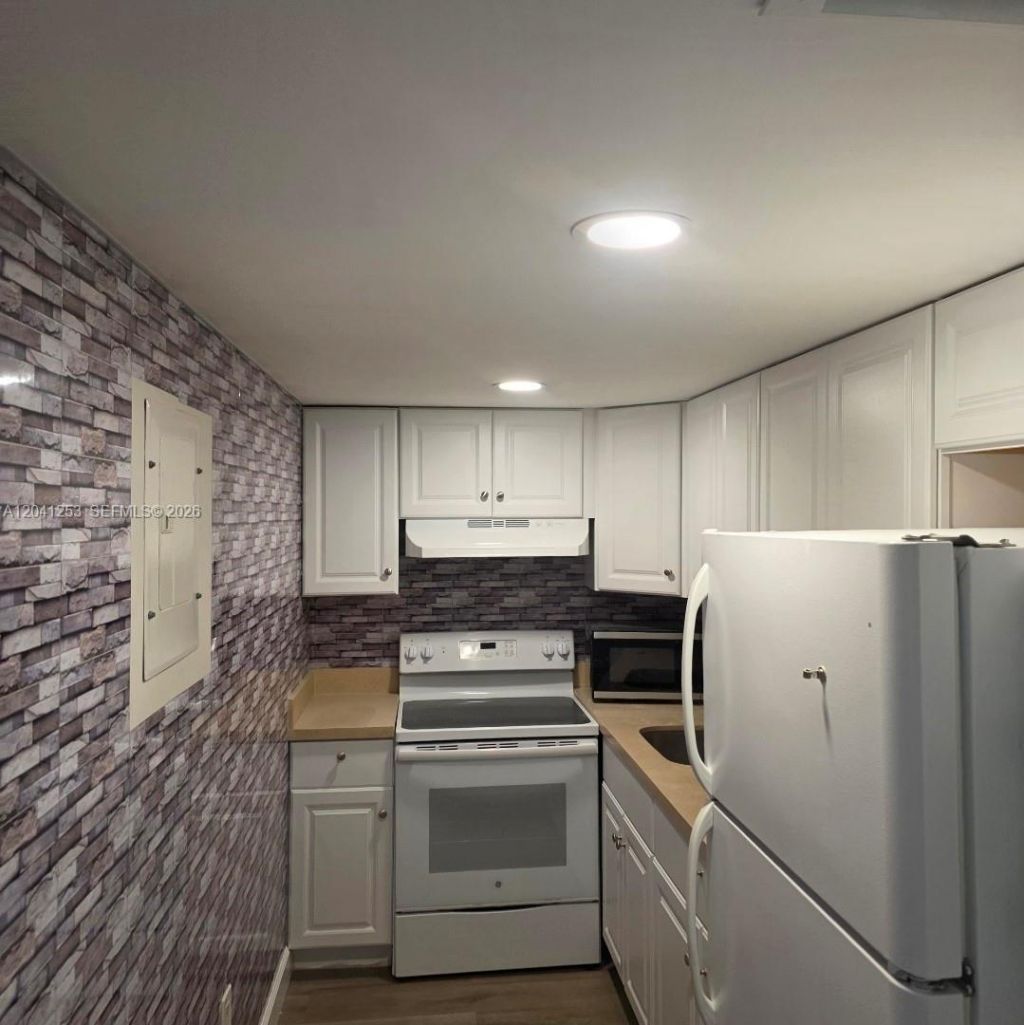 4721 NW 7th St , Unit 107-12, Miami, FL 33126 Photo