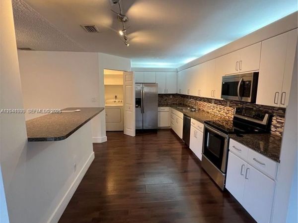 561 Racquet Club Rd , Unit 21, Weston, FL 33326