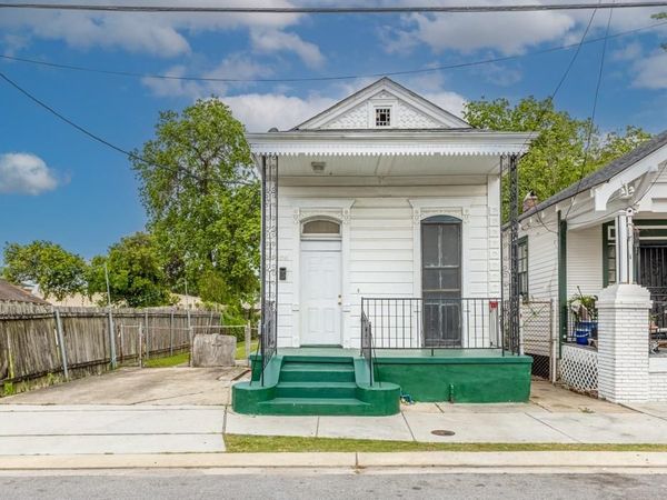 1716 PORT Street , New Orleans, LA 70117