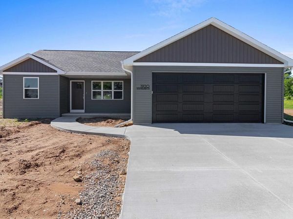 1920 SOUTHLAND LANE, New London, WI 54961