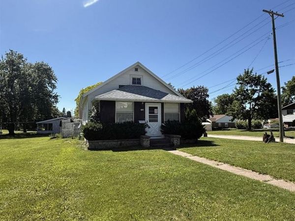 195 N CLINTON AVENUE, Clintonville, WI 54929
