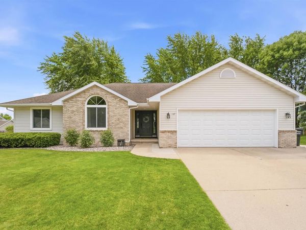 127 W BAREFOOT COURT, Appleton, WI 54913