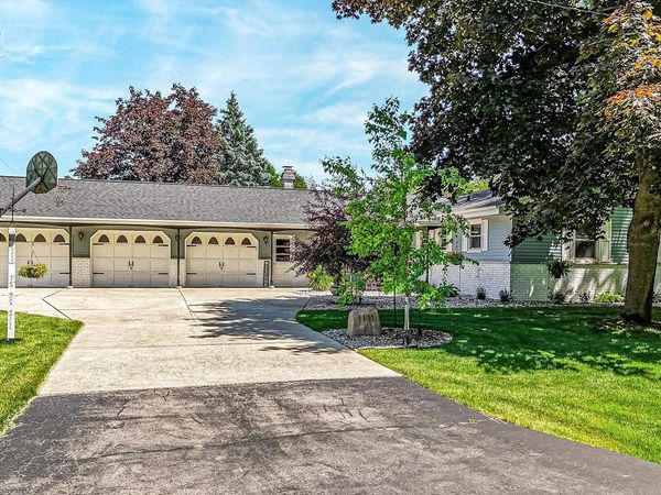 1111 KERWIN ROAD, Neenah, WI 54956