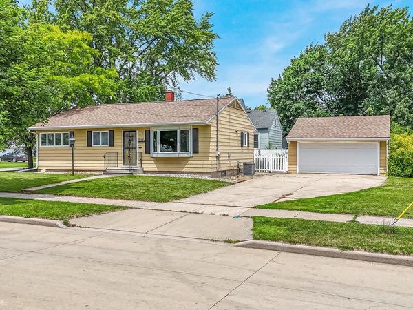 690 W 5TH AVENUE, Oshkosh, WI 54902
