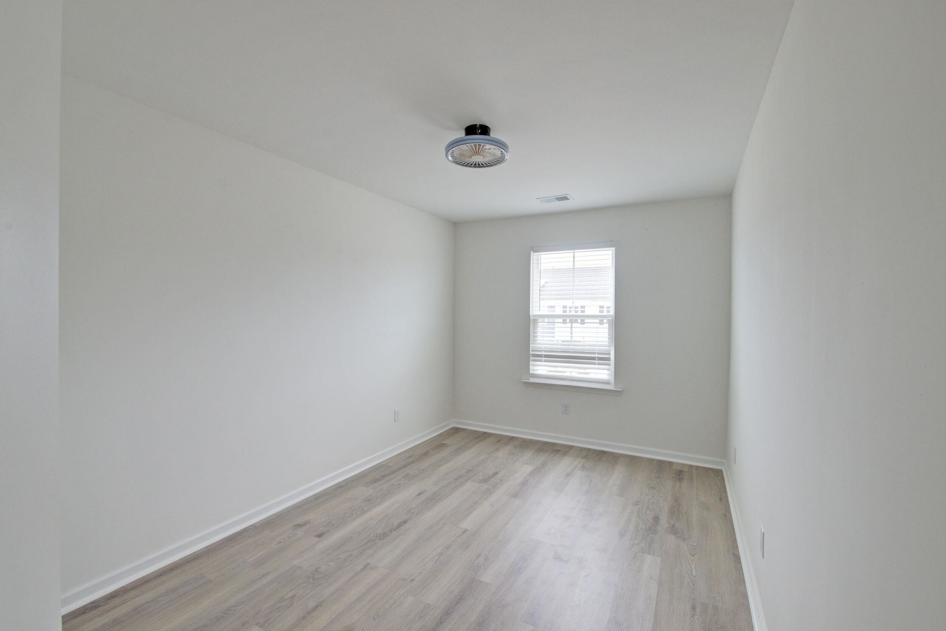 495 Trotters Lane Photo 23
