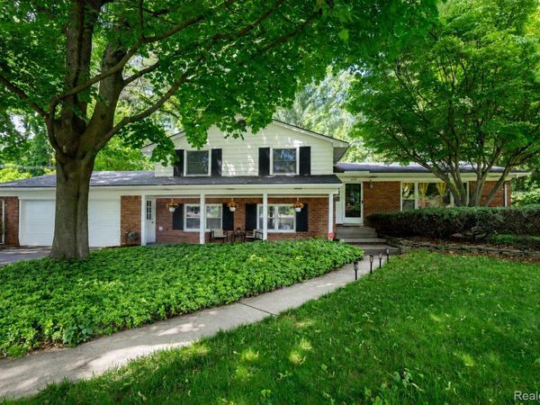 6826 Spruce Drive, Bloomfield Hills, Mi 48301