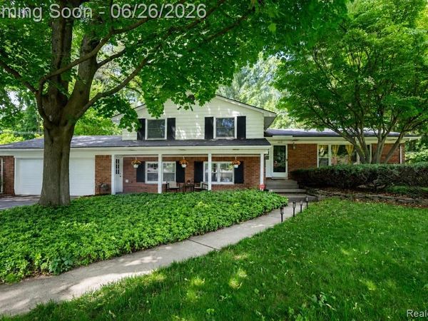 6826 Spruce Drive, Bloomfield Hills, MI 48301