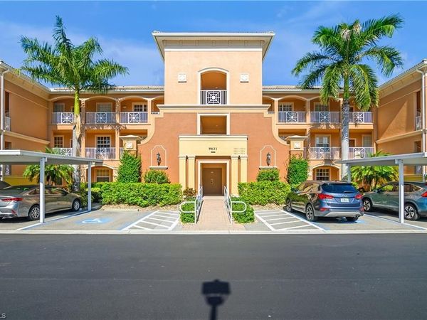 9621 Spanish Moss WAY , Unit 3825, BONITA SPRINGS, FL 34135