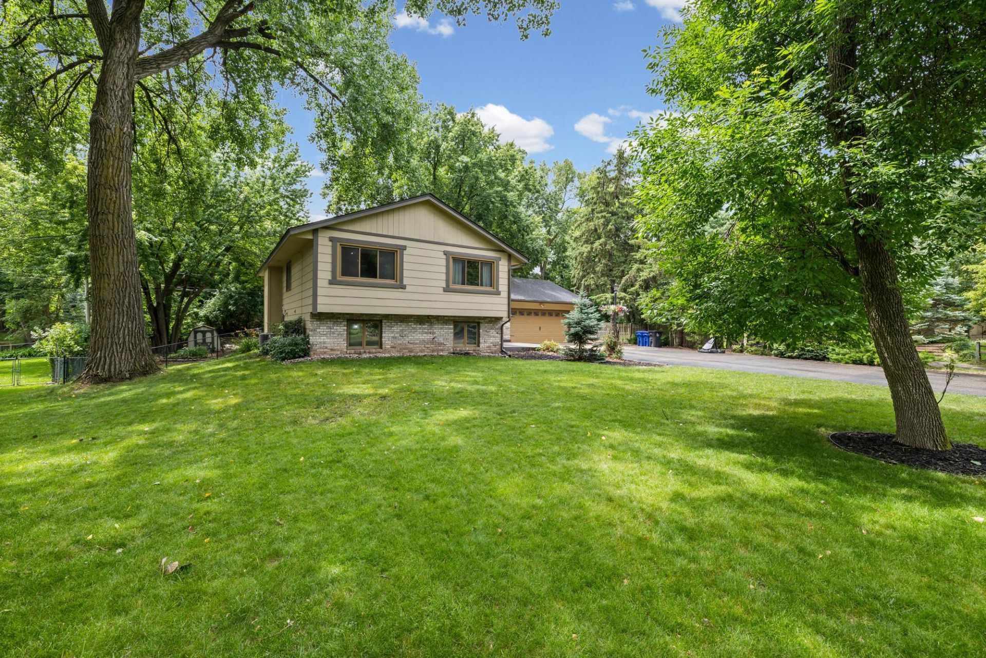 2194 Snowshoe Lane E Saint Paul, MN 55119