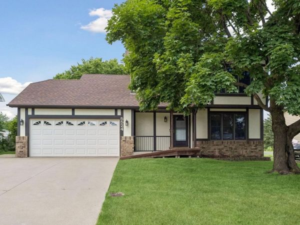 5524 W 137th Street , Savage, MN 55378