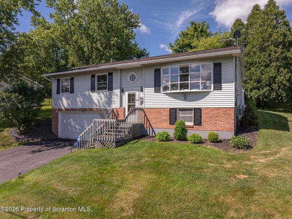308 Carnation Drive, Clarks Summit, PA 18411