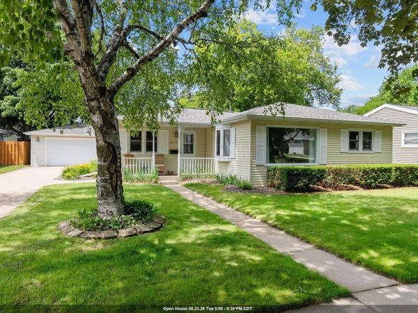 2213 N BENNETT STREET, Appleton, WI 54914