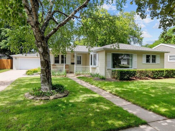 2213 N BENNETT STREET, Appleton, WI 54914