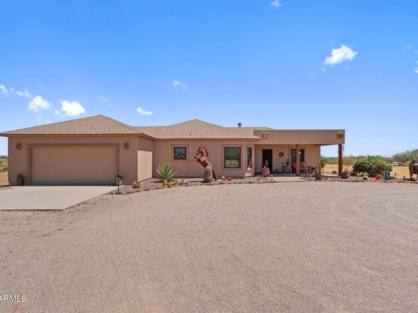 27755 S Clydesdale Avenue, Congress, AZ 85332