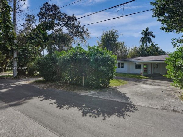18500 NE 23rd Ct , Miami, FL 33180