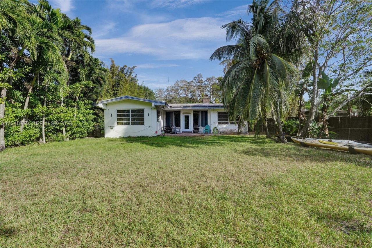 18500 NE 23rd Ct , Miami, FL 33180 Photo