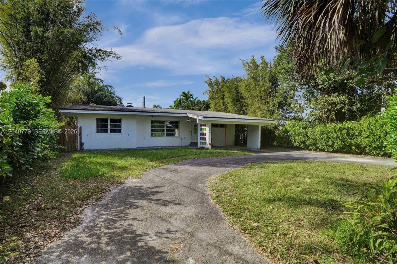 18500 NE 23rd Ct , Miami, FL 33180 Photo