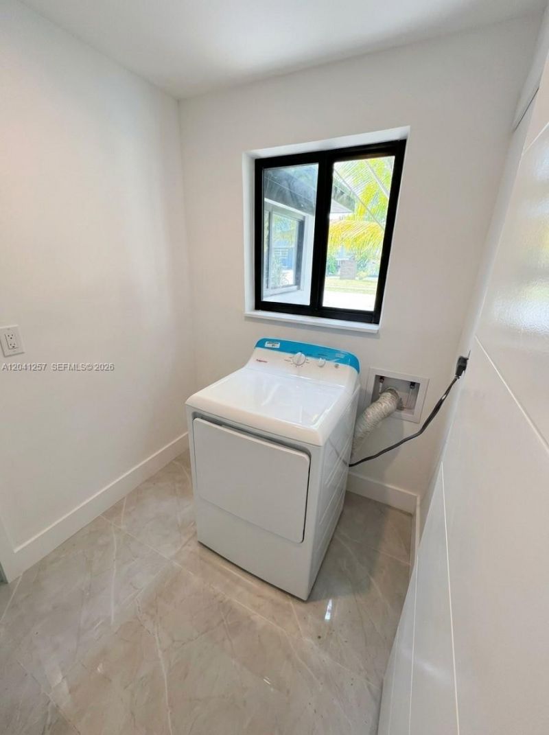 19700 NE 11th Pl, Miami, FL 33179 Photo