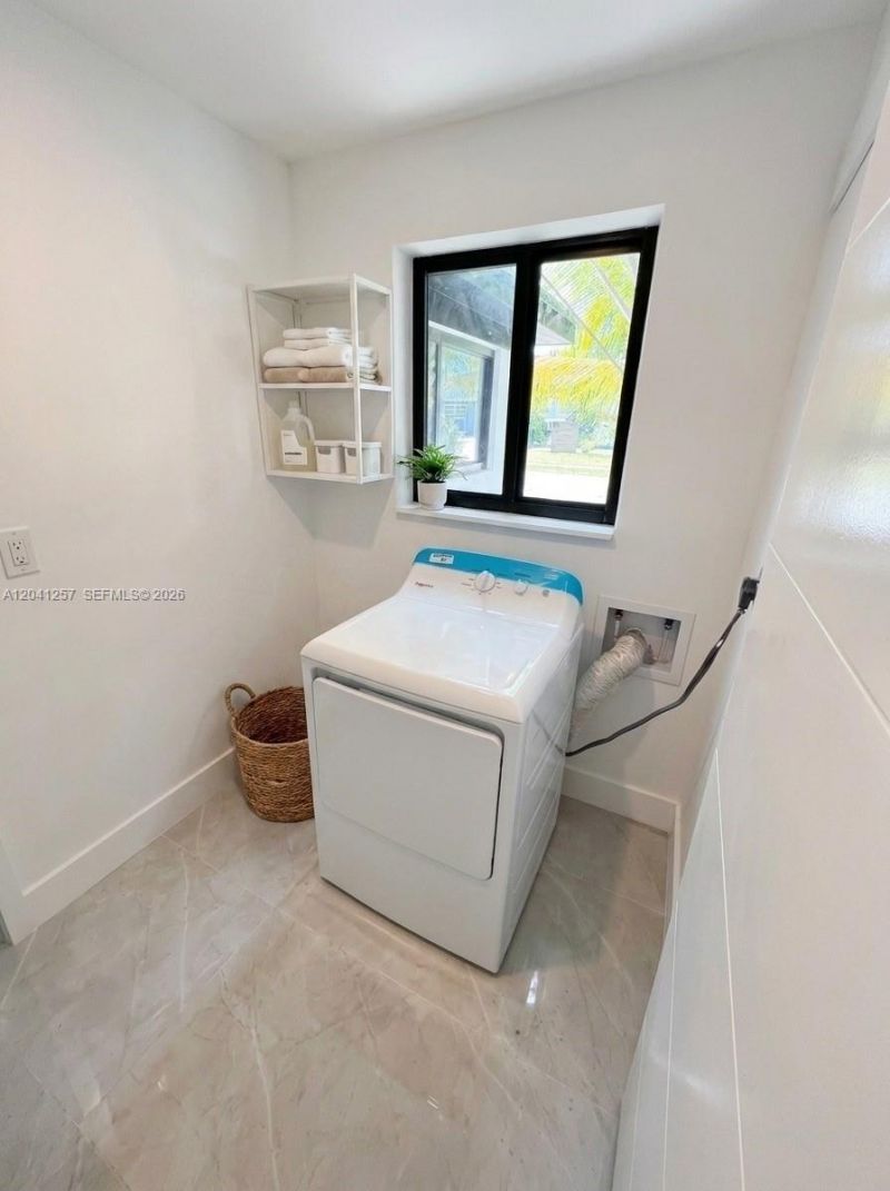 19700 NE 11th Pl, Miami, FL 33179 Photo