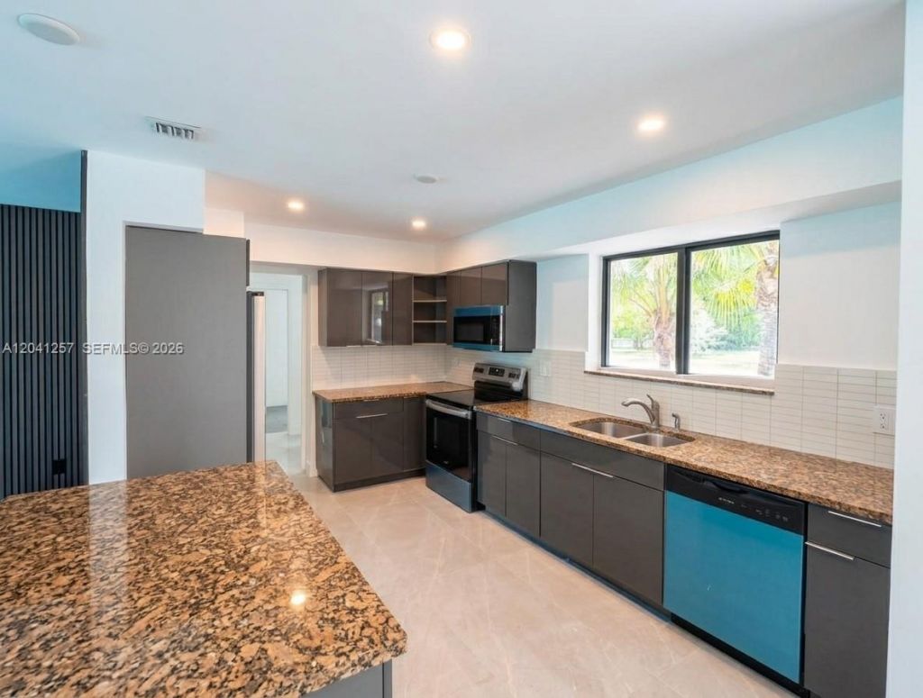 19700 NE 11th Pl, Miami, FL 33179 Photo