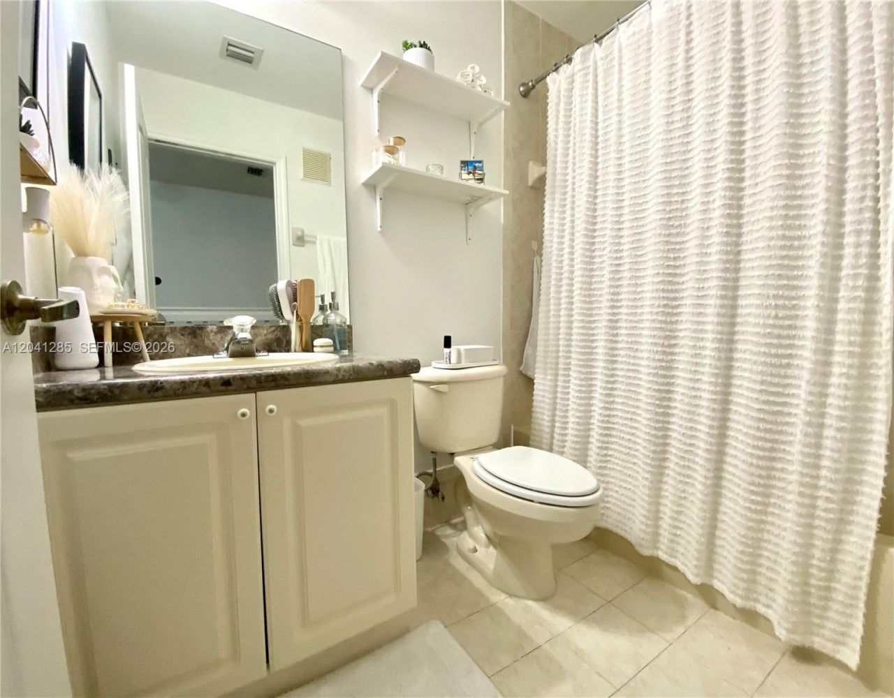 7250 NW 177th St , Unit 200-16, Hialeah, FL 33015 Photo