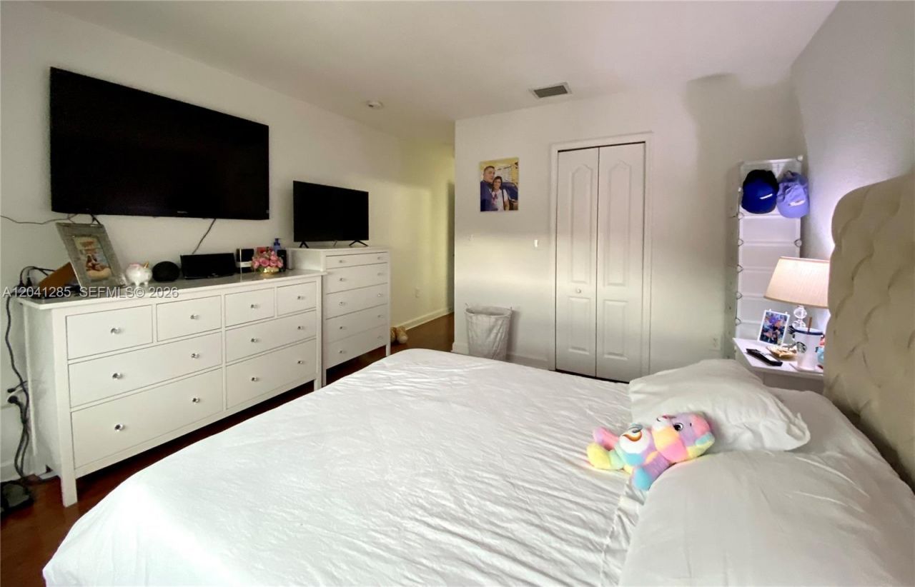 7250 NW 177th St , Unit 200-16, Hialeah, FL 33015 Photo
