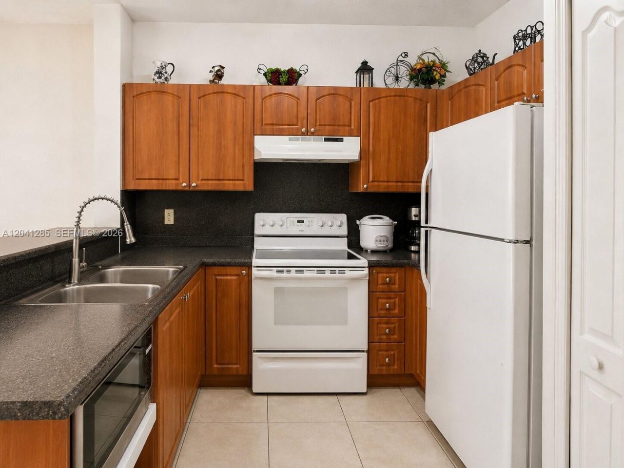 7250 NW 177th St , Unit 200-16, Hialeah, FL 33015 Photo