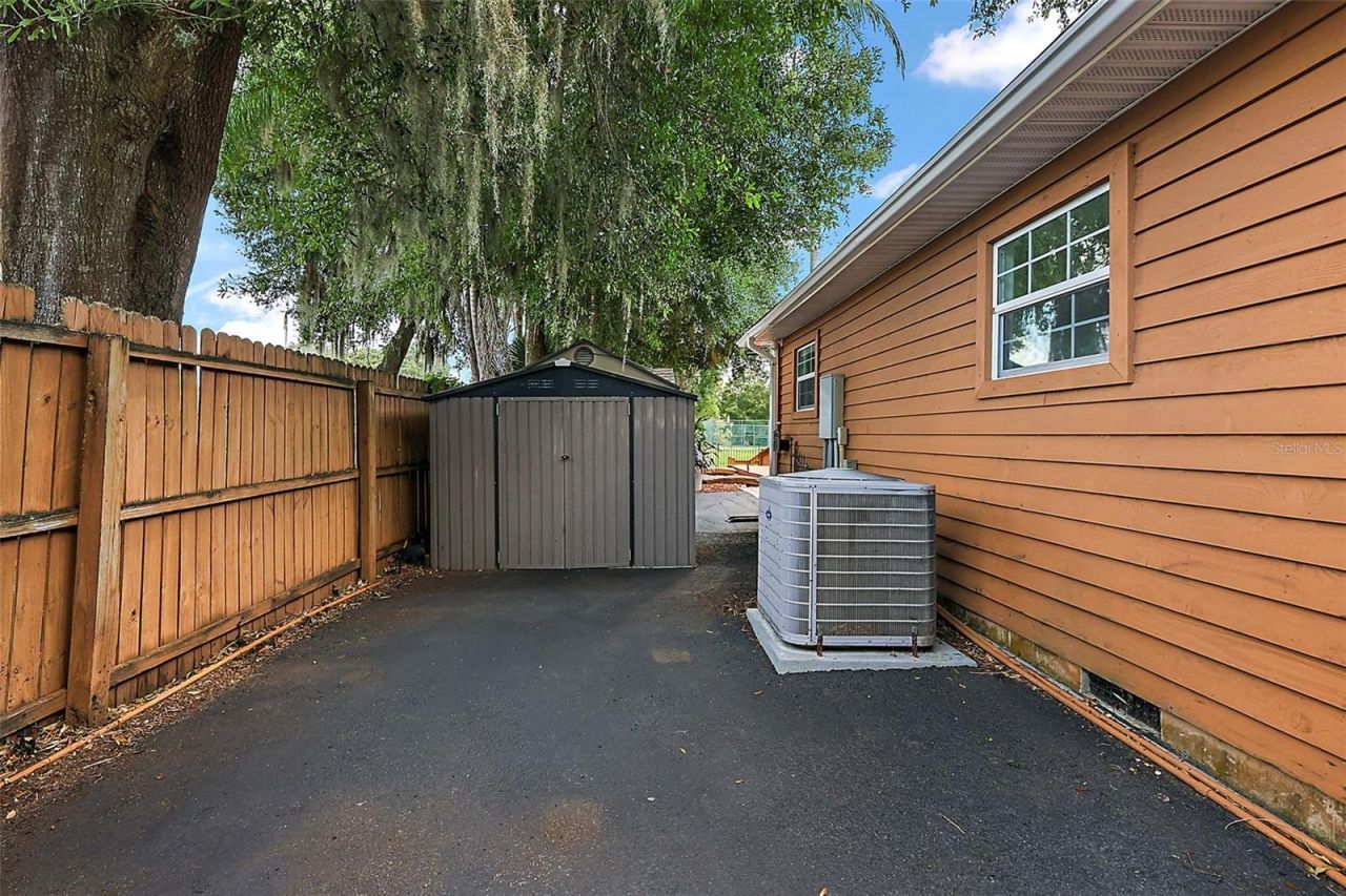 507 Lakeshore Drive, Eustis, FL 32726 Photo