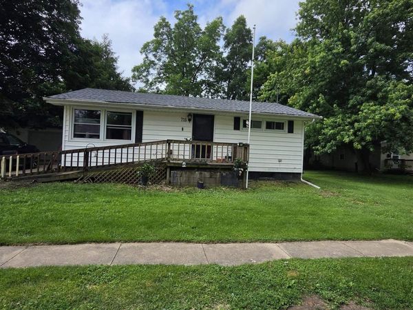 715 W AVENUE F, Lewistown, IL 61542
