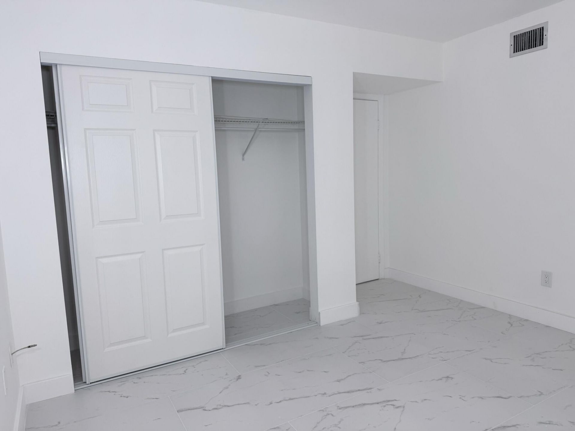 300 E Club Circle, Unit 107, Boca Raton, FL 33431 Photo