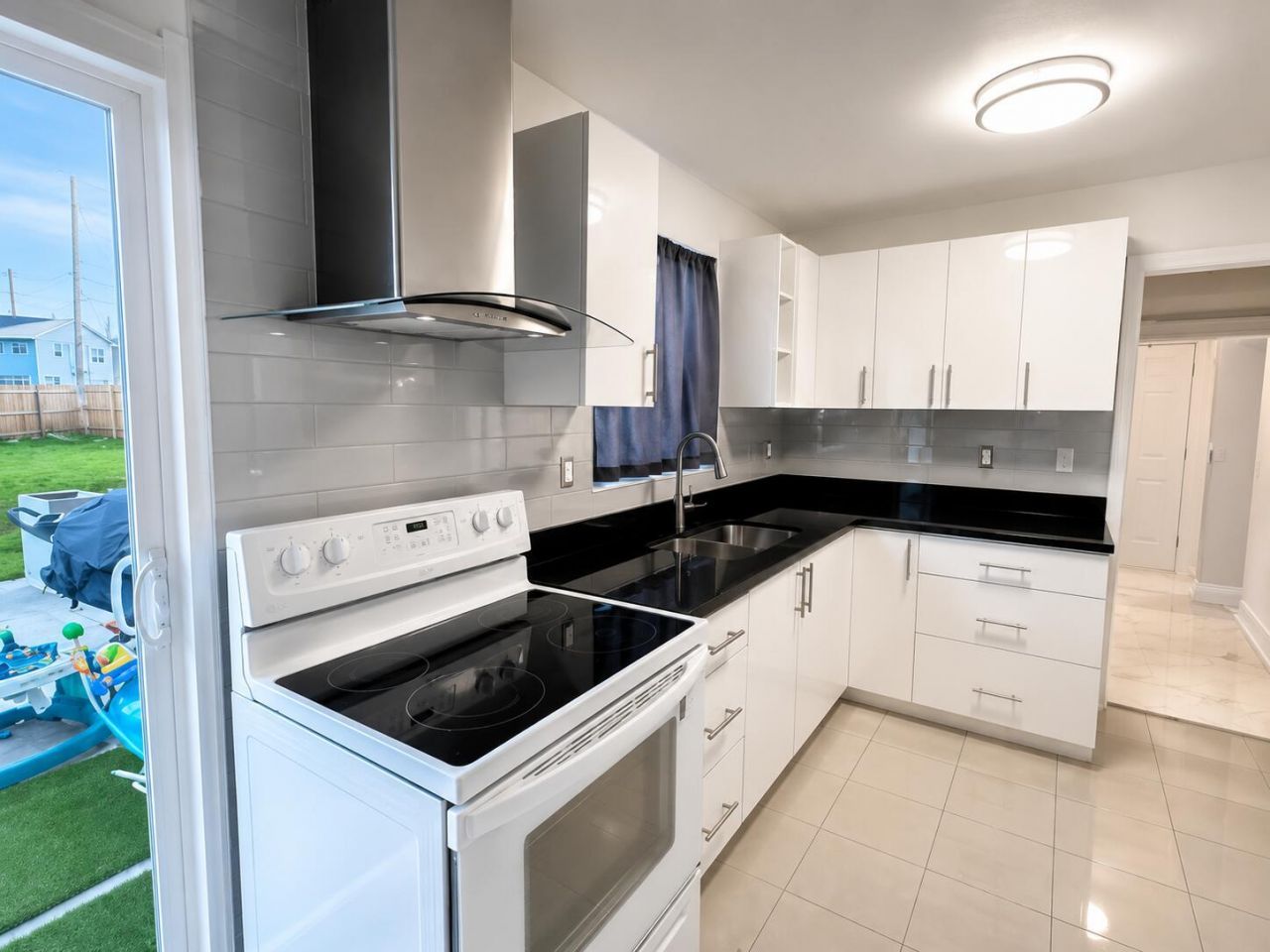 1545 S 24th Way, Riviera Beach, FL 33404 Photo