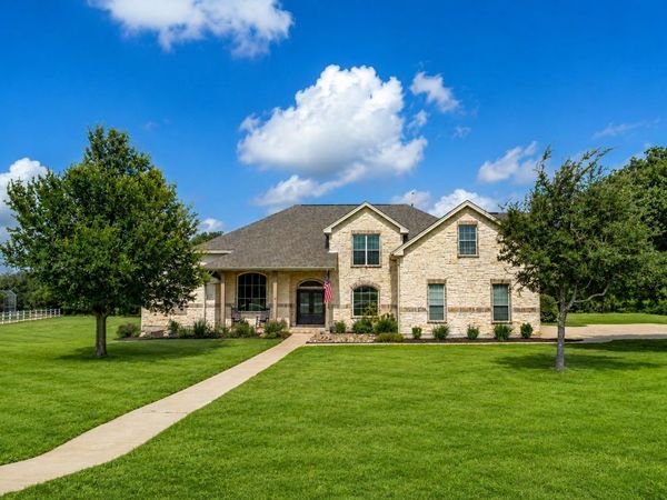 511 Broken Lance DR, Dripping Springs, TX 78620