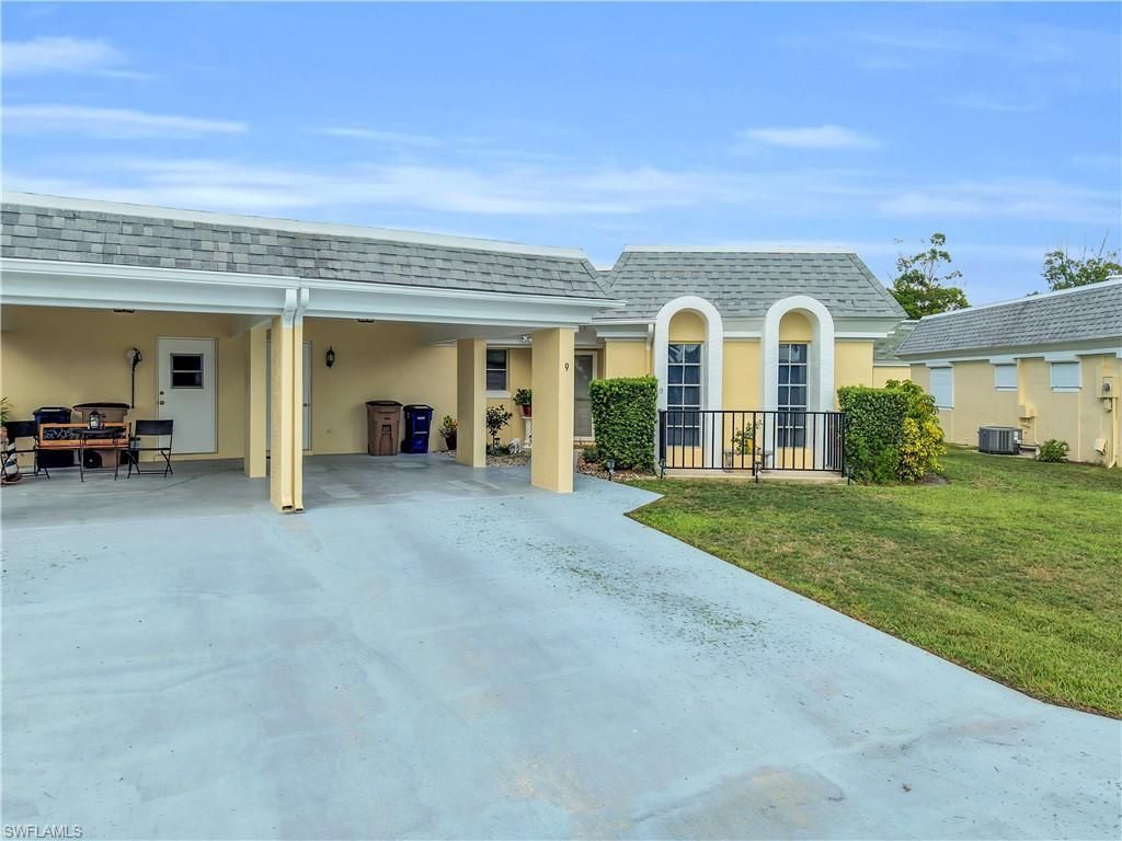 9 Regency Ct, Lehigh Acres, FL 33936 Photo