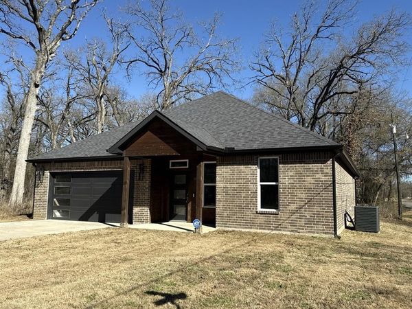 102 Oakwood Drive , Trinidad, TX 75163