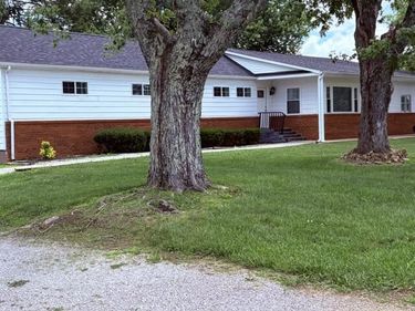 2596 Kentucky 1247 , Somerset, KY 42503